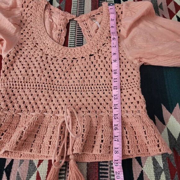 Free People Megan Crochet Open Knit Peplum Puff Sleeve Top Sz XS Coral Sands - Picture 7 of 7